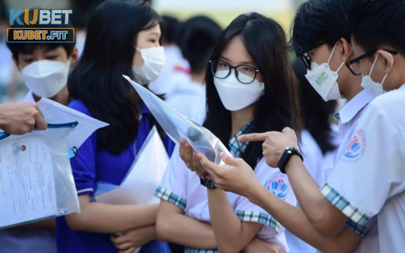 Nữ 2k5 mấy tuổi, lớp mấy hợp màu nào?
